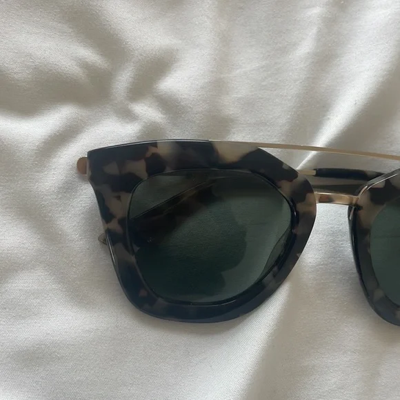 Thick Rimmed Cat eye sunglasses - Otis Brand - Picture 2 of 2
